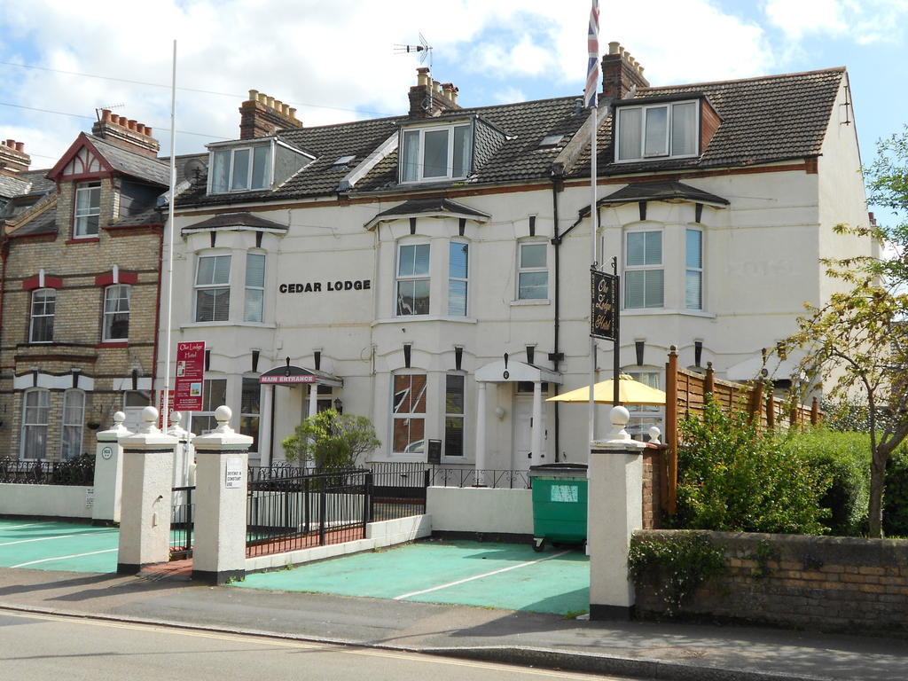 Cedar Lodge Hotel Exeter Exterior foto