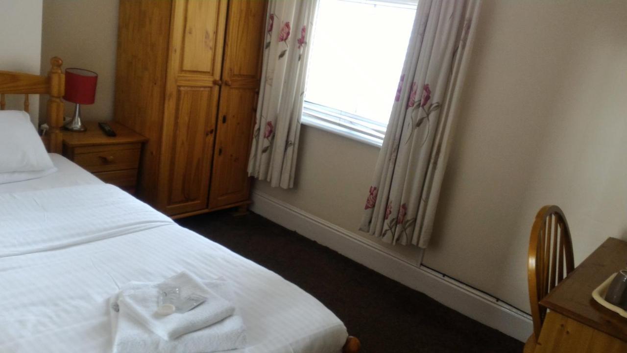 Cedar Lodge Hotel Exeter Exterior foto